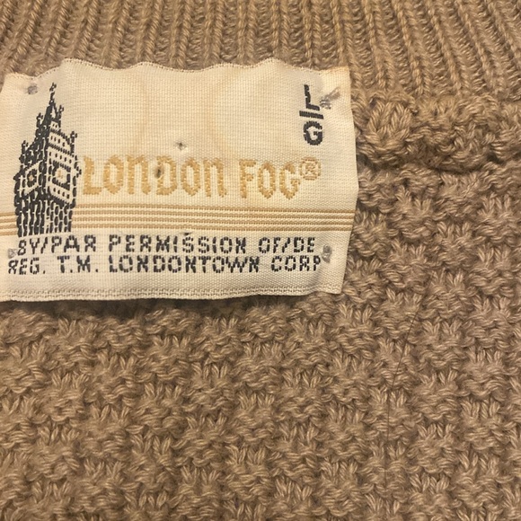 Vintage London Fog V neck cable knit sweater - Picture 4 of 9